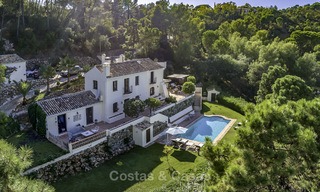 Idyllische rustieke villa met heerlijk uitzicht op het platteland te koop, in het exclusieve El Madroñal, Benahavis, Marbella 12964 