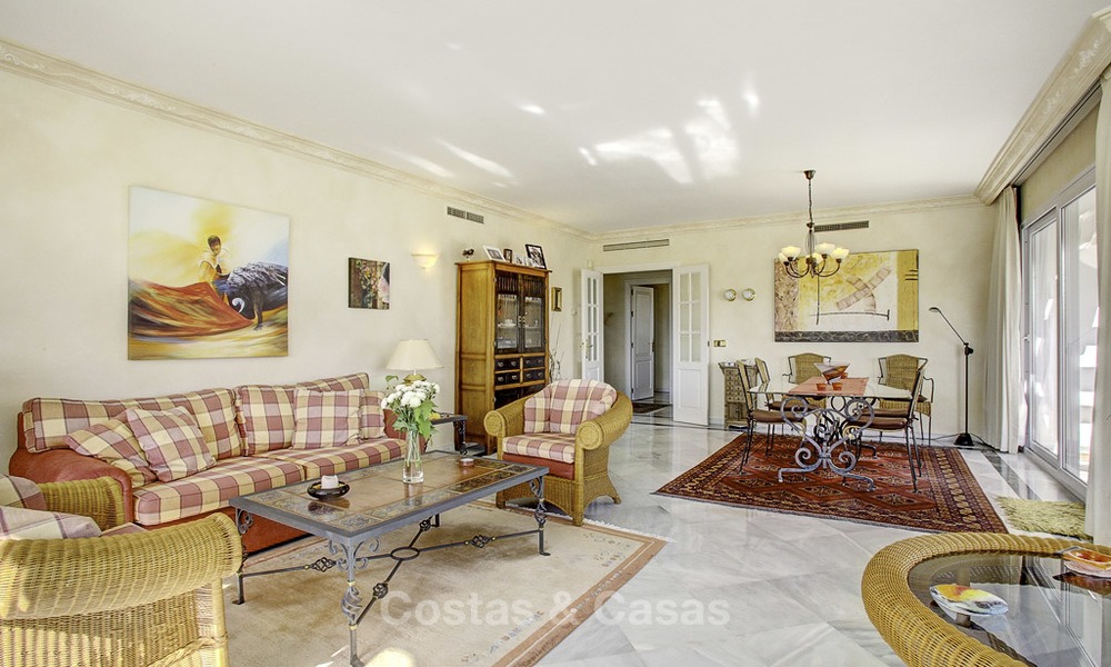 Ruim appartement met panoramisch zeezicht te koop, in een prestigieus complex aan de Golden Mile, Marbella 13164