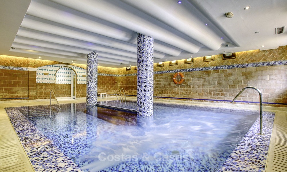 Ruim appartement met panoramisch zeezicht te koop, in een prestigieus complex aan de Golden Mile, Marbella 13183