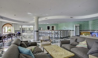 Ruim appartement met panoramisch zeezicht te koop, in een prestigieus complex aan de Golden Mile, Marbella 13190 