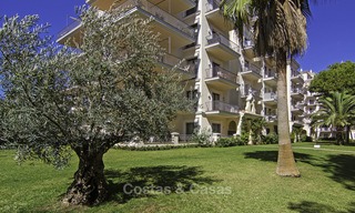 Aantrekkelijk penthouse appartement met adembenemend zeezicht te koop, in een strandcomplex te Puerto Banus, Marbella 13230 