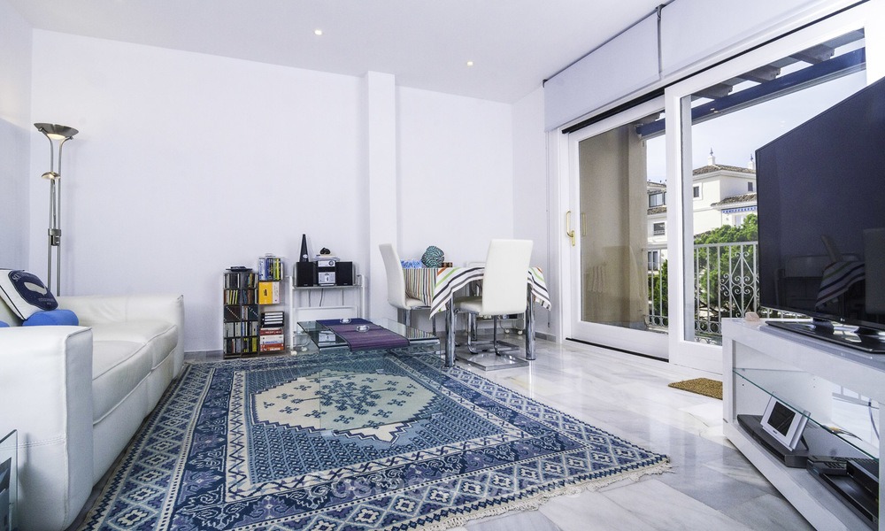 Aantrekkelijk penthouse appartement met adembenemend zeezicht te koop, in een strandcomplex te Puerto Banus, Marbella 13237