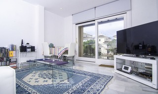 Aantrekkelijk penthouse appartement met adembenemend zeezicht te koop, in een strandcomplex te Puerto Banus, Marbella 13238 
