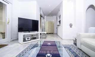 Aantrekkelijk penthouse appartement met adembenemend zeezicht te koop, in een strandcomplex te Puerto Banus, Marbella 13239 