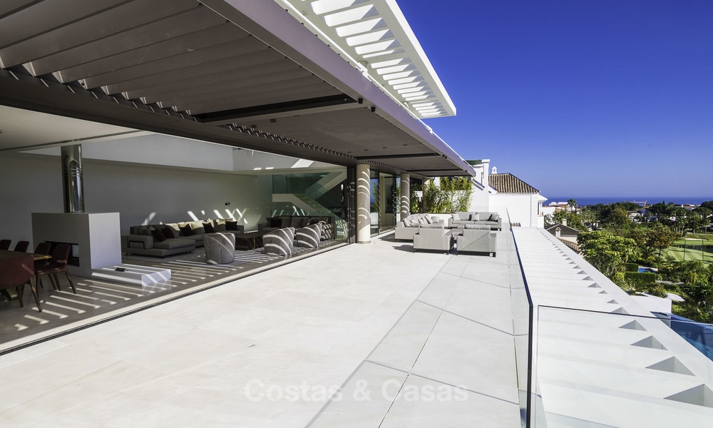 Gloednieuwe moderne luxe villa met golf en zeezicht te koop, instapklaar, in een golf resort in Nueva Andalucia, Marbella - Benahavis 13259