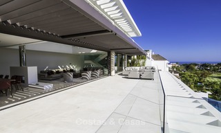 Gloednieuwe moderne luxe villa met golf en zeezicht te koop, instapklaar, in een golf resort in Nueva Andalucia, Marbella - Benahavis 13259 
