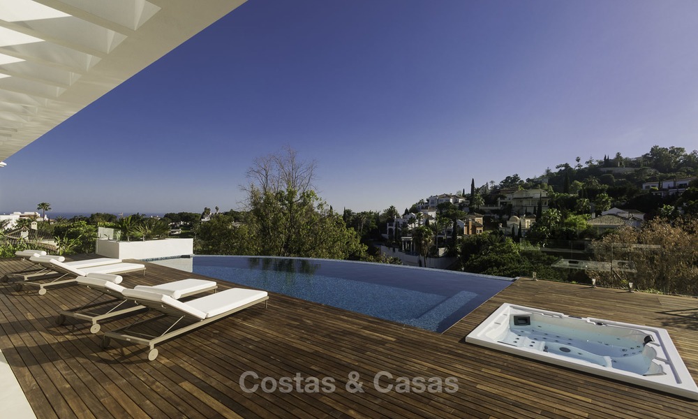 Gloednieuwe moderne luxe villa met golf en zeezicht te koop, instapklaar, in een golf resort in Nueva Andalucia, Marbella - Benahavis 13267