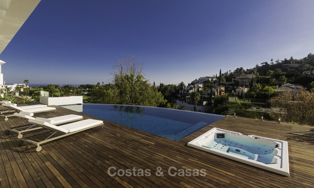 Gloednieuwe moderne luxe villa met golf en zeezicht te koop, instapklaar, in een golf resort in Nueva Andalucia, Marbella - Benahavis 13268