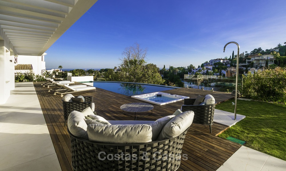 Gloednieuwe moderne luxe villa met golf en zeezicht te koop, instapklaar, in een golf resort in Nueva Andalucia, Marbella - Benahavis 13277