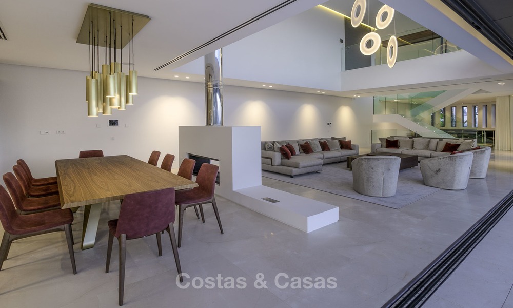Gloednieuwe moderne luxe villa met golf en zeezicht te koop, instapklaar, in een golf resort in Nueva Andalucia, Marbella - Benahavis 13286