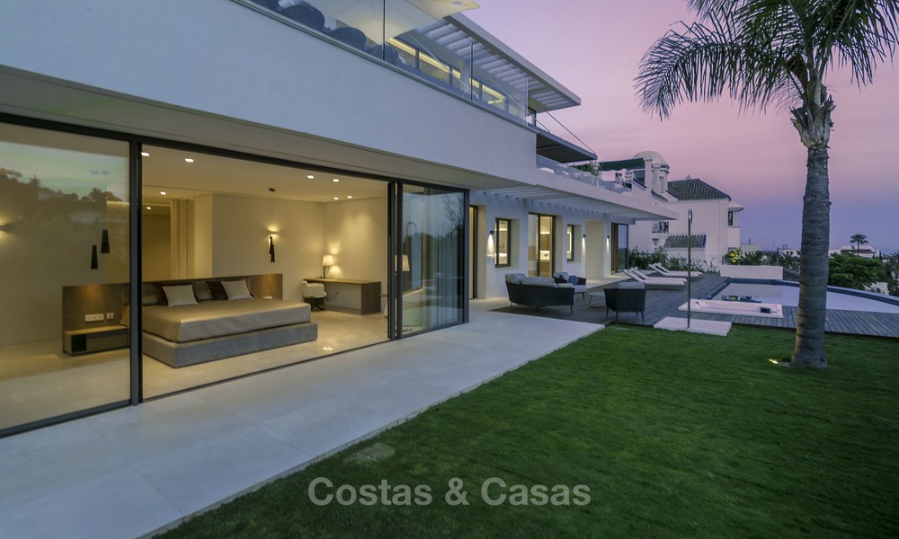 Gloednieuwe moderne luxe villa met golf en zeezicht te koop, instapklaar, in een golf resort in Nueva Andalucia, Marbella - Benahavis 13294