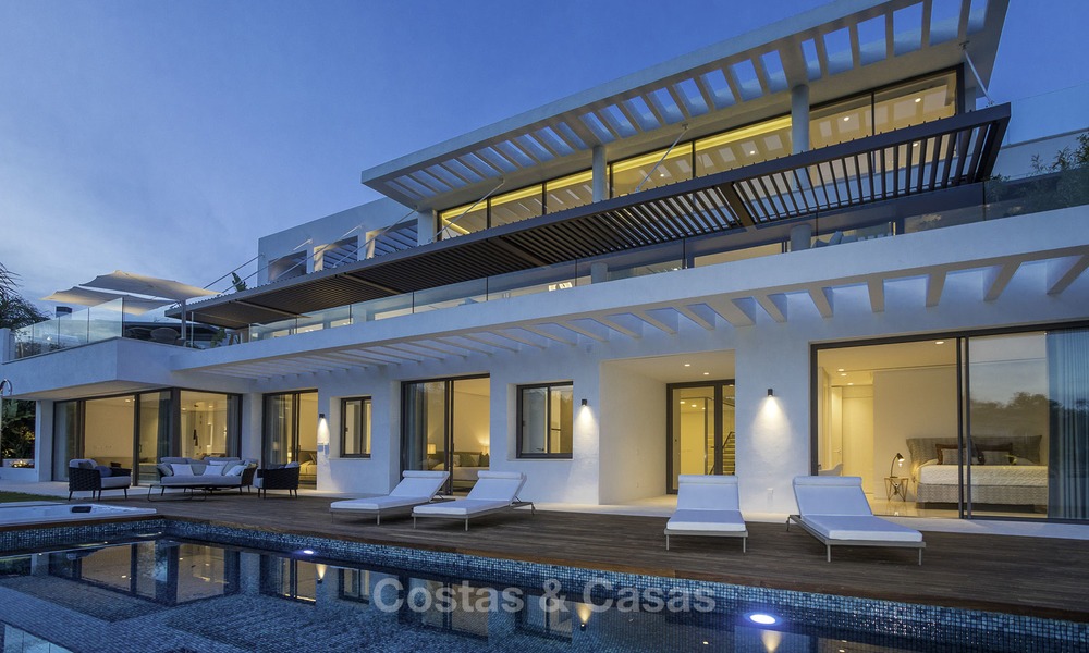 Gloednieuwe moderne luxe villa met golf en zeezicht te koop, instapklaar, in een golf resort in Nueva Andalucia, Marbella - Benahavis 13295