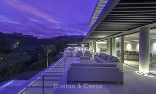 Gloednieuwe moderne luxe villa met golf en zeezicht te koop, instapklaar, in een golf resort in Nueva Andalucia, Marbella - Benahavis 13302 