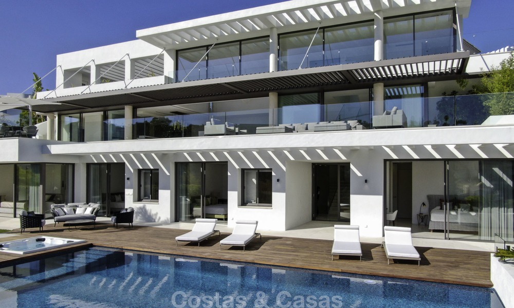 Gloednieuwe moderne luxe villa met golf en zeezicht te koop, instapklaar, in een golf resort in Nueva Andalucia, Marbella - Benahavis 13306