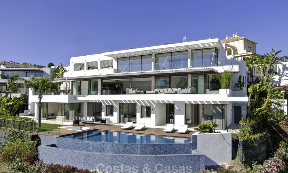Gloednieuwe moderne luxe villa met golf en zeezicht te koop, instapklaar, in een golf resort in Nueva Andalucia, Marbella - Benahavis 13311