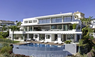 Gloednieuwe moderne luxe villa met golf en zeezicht te koop, instapklaar, in een golf resort in Nueva Andalucia, Marbella - Benahavis 13311 