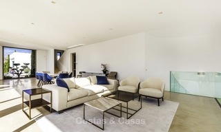 Verbluffende nieuwe moderne luxe villa te koop, direct aan de golfbaan in een exclusief resort, Benahavis, Marbella 13405 