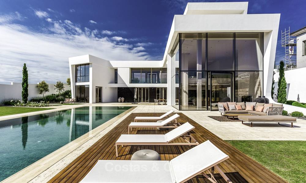 Verbluffende nieuwe moderne luxe villa te koop, direct aan de golfbaan in een exclusief resort, Benahavis, Marbella 13413