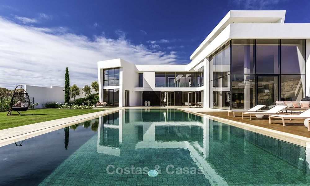 Verbluffende nieuwe moderne luxe villa te koop, direct aan de golfbaan in een exclusief resort, Benahavis, Marbella 13414