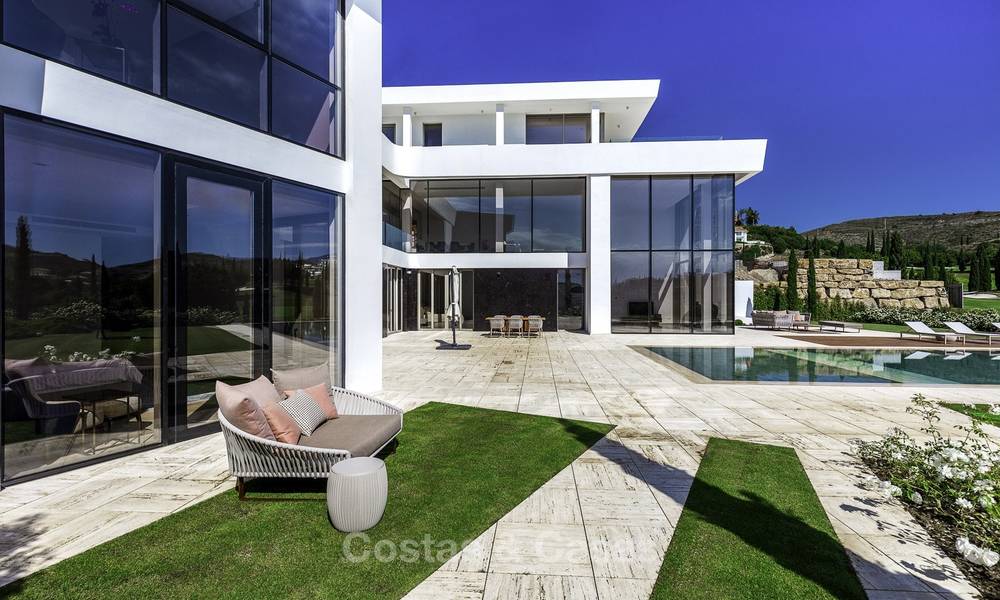 Verbluffende nieuwe moderne luxe villa te koop, direct aan de golfbaan in een exclusief resort, Benahavis, Marbella 13416