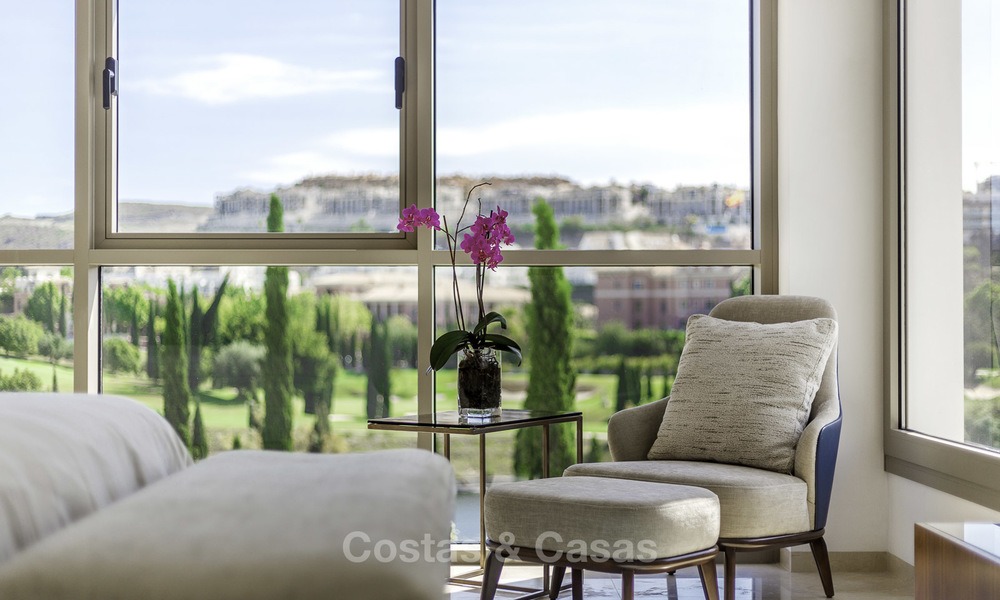 Verbluffende nieuwe moderne luxe villa te koop, direct aan de golfbaan in een exclusief resort, Benahavis, Marbella 13419