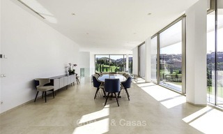 Verbluffende nieuwe moderne luxe villa te koop, direct aan de golfbaan in een exclusief resort, Benahavis, Marbella 13425 