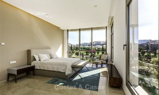 Verbluffende nieuwe moderne luxe villa te koop, direct aan de golfbaan in een exclusief resort, Benahavis, Marbella 13427 