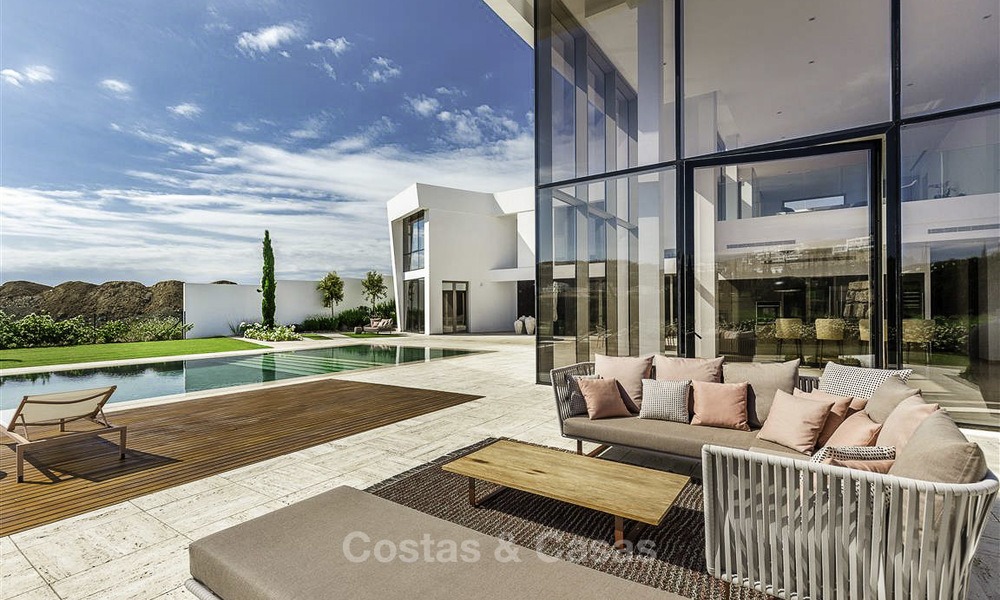 Verbluffende nieuwe moderne luxe villa te koop, direct aan de golfbaan in een exclusief resort, Benahavis, Marbella 13433