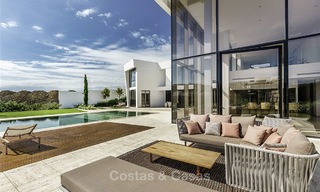 Verbluffende nieuwe moderne luxe villa te koop, direct aan de golfbaan in een exclusief resort, Benahavis, Marbella 13433 