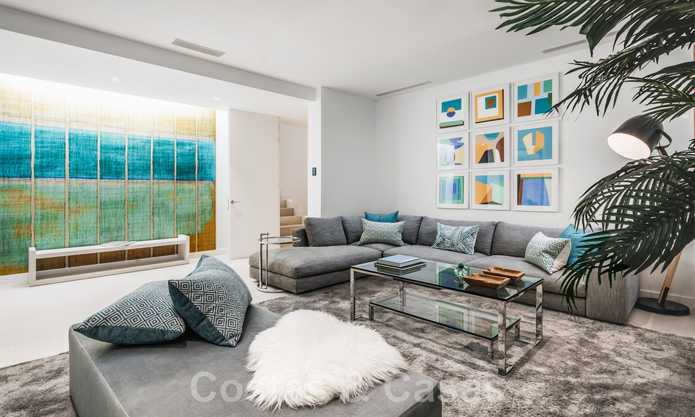 Nieuwe moderne vrijstaande luxe villa's te koop op de New Golden Mile, tussen Marbella en Estepona. Instapklaar. 43057