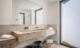 Nieuwe moderne vrijstaande luxe villa's te koop op de New Golden Mile, tussen Marbella en Estepona. Instapklaar. 43075 