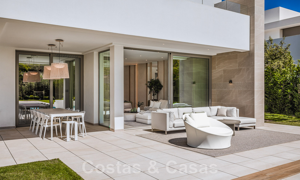 Nieuwe moderne vrijstaande luxe villa's te koop op de New Golden Mile, tussen Marbella en Estepona. Instapklaar. 43079