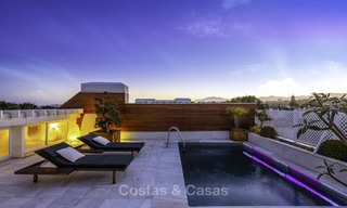 Zeer luxueus 4 slaapkamer penthouse appartement te koop in een exclusief complex aan het strand, Puerto Banus, Marbella 13652 