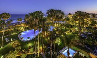 Zeer luxueus 4 slaapkamer penthouse appartement te koop in een exclusief complex aan het strand, Puerto Banus, Marbella 13654 