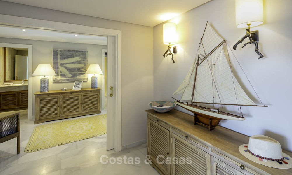 Zeer luxueus 4 slaapkamer penthouse appartement te koop in een exclusief complex aan het strand, Puerto Banus, Marbella 13667