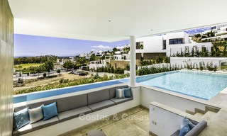 Instapklare nieuwe moderne villa met panoramisch golf- en zeezicht te koop in Benahavis - Marbella 13627 