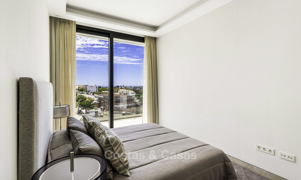 Instapklare nieuwe moderne villa met panoramisch golf- en zeezicht te koop in Benahavis - Marbella 13630