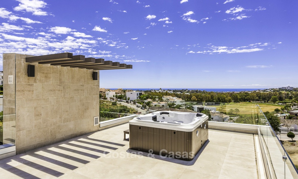 Instapklare nieuwe moderne villa met panoramisch golf- en zeezicht te koop in Benahavis - Marbella 13633