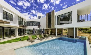 Instapklare nieuwe moderne villa met panoramisch golf- en zeezicht te koop in Benahavis - Marbella 13638 