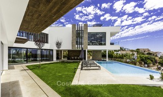 Instapklare nieuwe moderne villa met panoramisch golf- en zeezicht te koop in Benahavis - Marbella 13639 