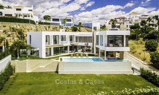 Instapklare nieuwe moderne villa met panoramisch golf- en zeezicht te koop in Benahavis - Marbella 13649 