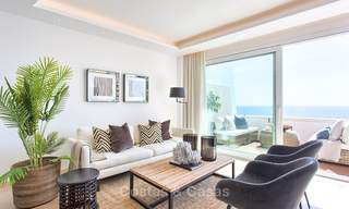 Appartementen en Penthouses te koop in een luxe strandcomplex op de New Golden Mile, tussen Marbella en Estepona 13812 