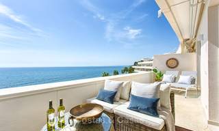Appartementen en Penthouses te koop in een luxe strandcomplex op de New Golden Mile, tussen Marbella en Estepona 13813 