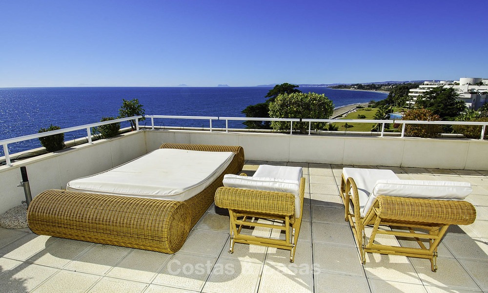Appartementen en Penthouses te koop in een luxe strandcomplex op de New Golden Mile, tussen Marbella en Estepona 13780
