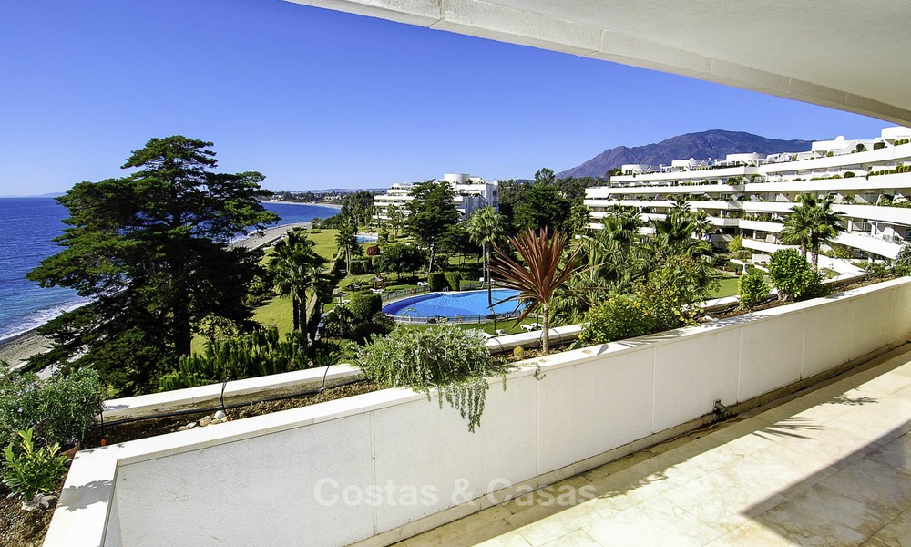 Appartementen en Penthouses te koop in een luxe strandcomplex op de New Golden Mile, tussen Marbella en Estepona 13785