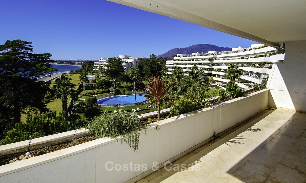 Appartementen en Penthouses te koop in een luxe strandcomplex op de New Golden Mile, tussen Marbella en Estepona 13786