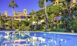 Charmant klasse appartement te koop in een stijlvolle urbanisatie, strandzijde tussen Marbella en Estepona 13915 