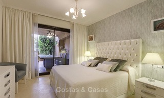 Charmant klasse appartement te koop in een stijlvolle urbanisatie, strandzijde tussen Marbella en Estepona 13919 
