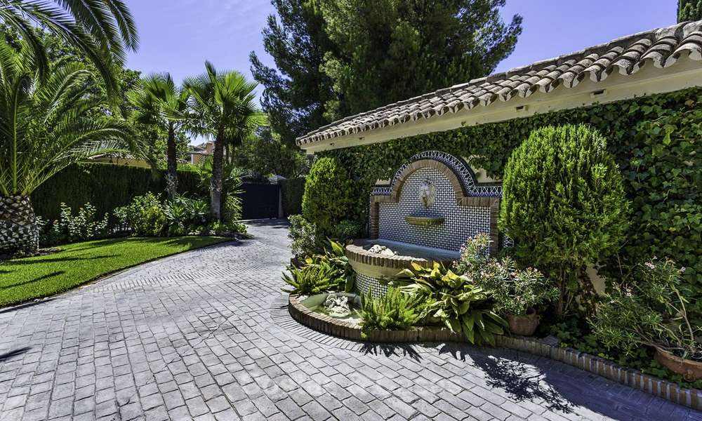 Charmante, gerenoveerde villa in Mediterrane stijl, op een groot perceel met zeezicht, te koop in Benahavis - Marbella 14128