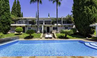 Charmante, gerenoveerde villa in Mediterrane stijl, op een groot perceel met zeezicht, te koop in Benahavis - Marbella 14150 